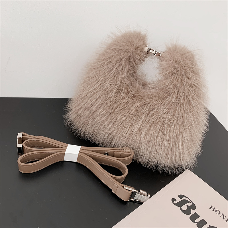 Women's Bag autumn and winter fox fur lunch box bag hand held dinner bag temperament furry bag high grade plush underarm bag_voghion.com