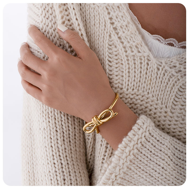 Tina transfronteriza de oro de titanio de 18k pulsera de acero para mujeres de alta calidad sensación dulce arco en joyería pulsera de acero inoxidable europea y americana