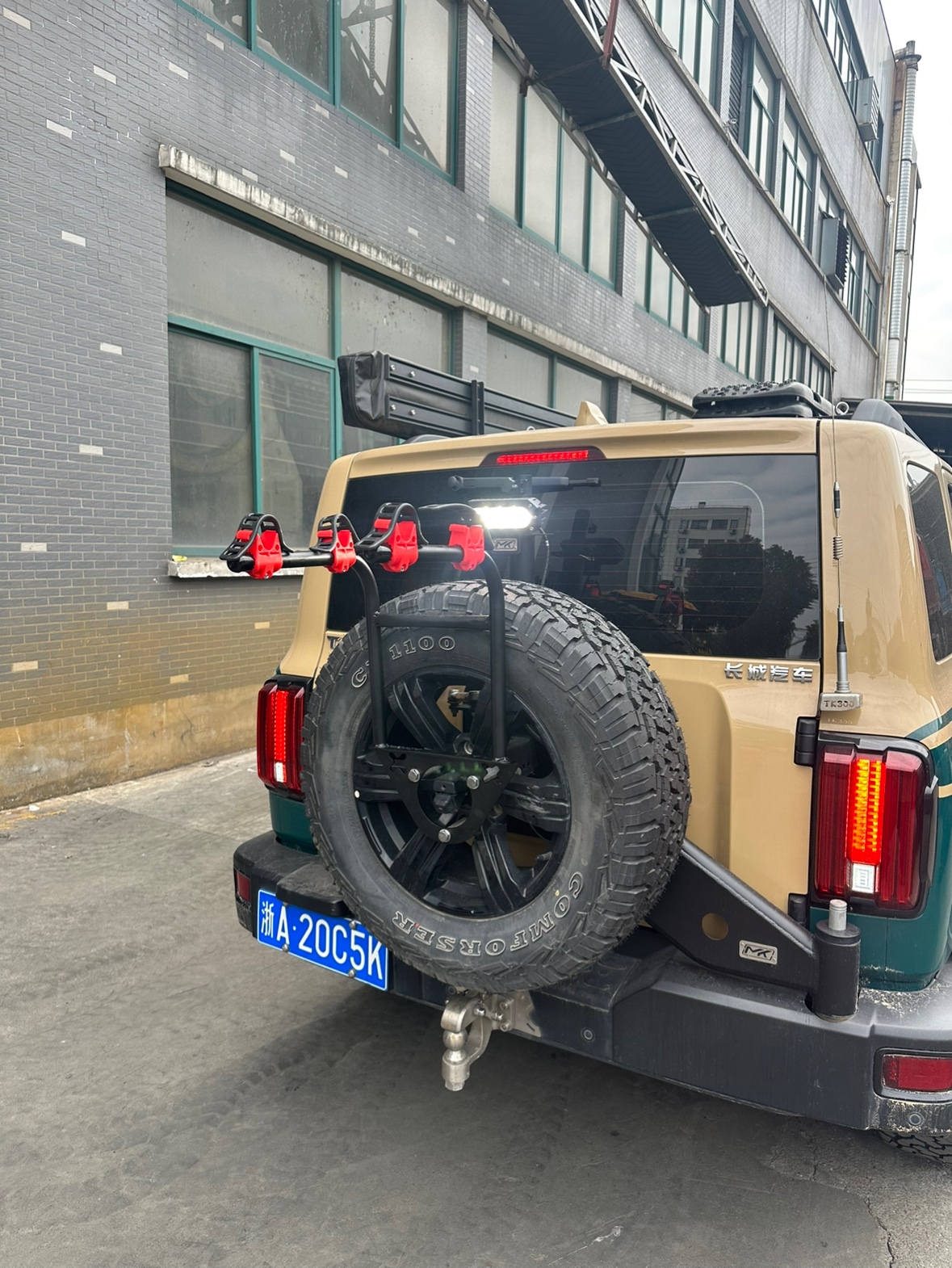 Tank 300 Bicycle Rack Spare Tire Bicycle Rack, Non-Destructive Installation, Foldableable, Does Not Block the License Plate Reflection