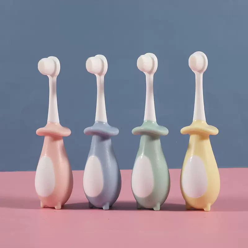 牙刷软毛可爱儿童0-3岁儿童训练牙刷软胶不伤肤小企鹅万毛牙刷