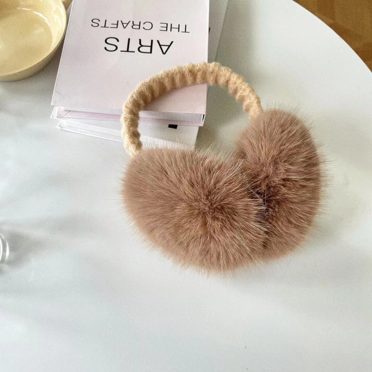 財閥の千金の白いウサギの毛の耳に似せて、毛の耳をかぶせて、保温して、耳を保護します。