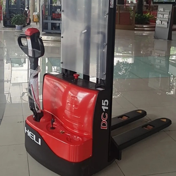 CDD16热卖中1.6吨叉车便宜出售