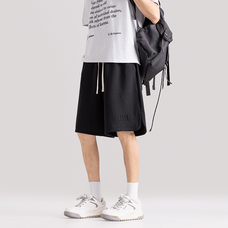 Hitam / M