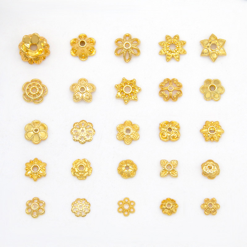 Three dimensional golden necklace and bracelet