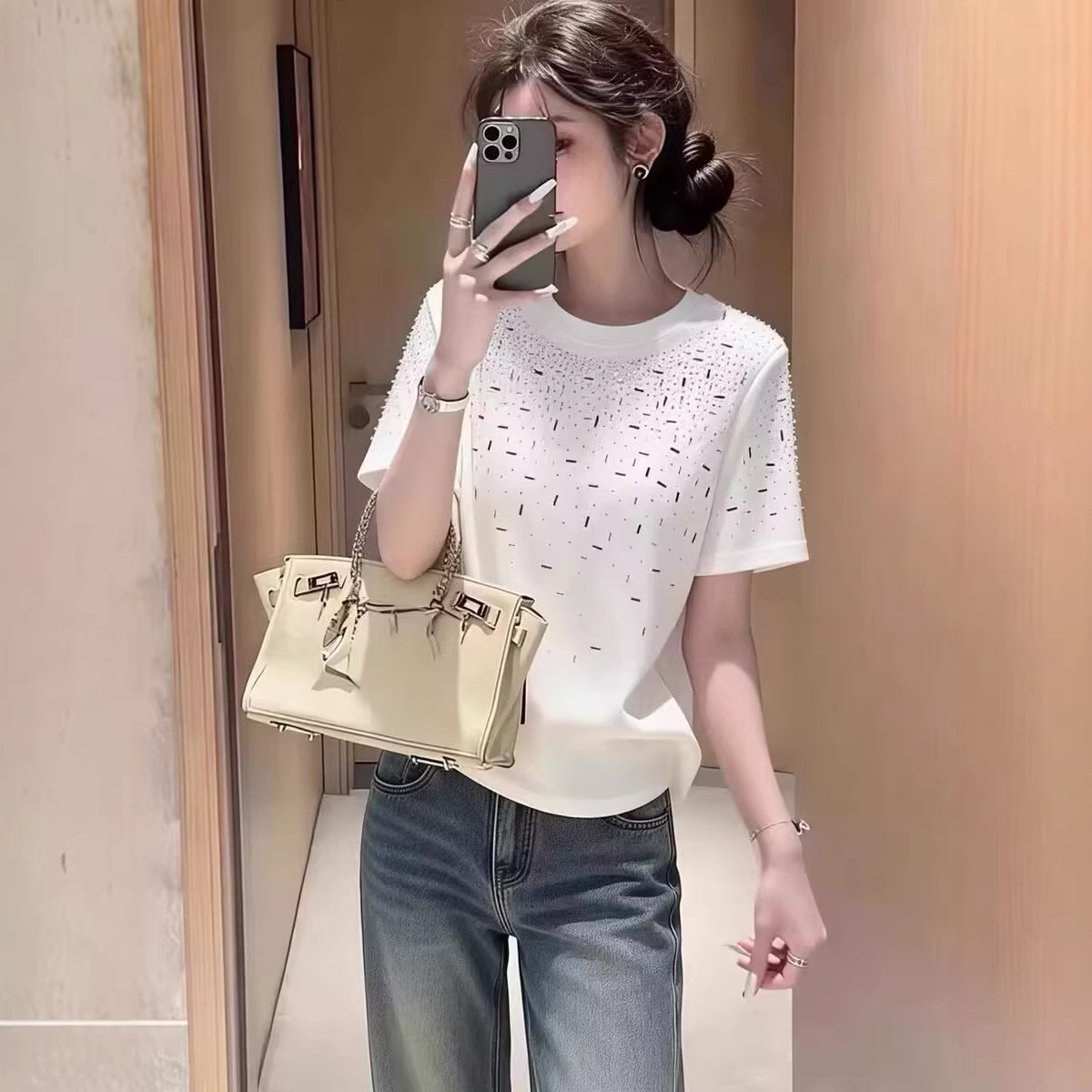 Áo thun nữ cổ tròn tay ngắn rộng thùng thình, đính đá lấp lánh — đen chi tiết 4