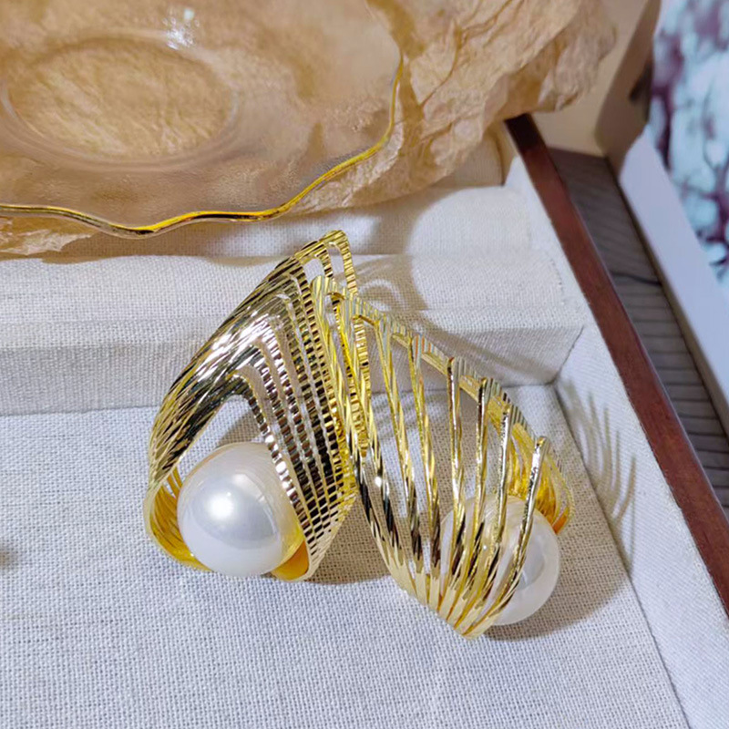 Elegant earrings drop-shaped
