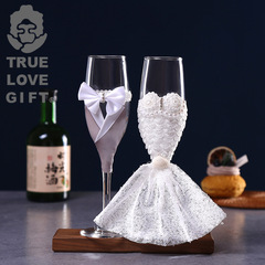 結婚式のペアカップのウェディングロマンチックな結婚のシャンパンの愛情のセットは杯の酒の新郎の新婦の高足の杯のグラスを交際します。