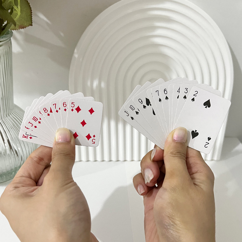 迷你小扑克牌超Q可爱旅行装纸牌桌游卡牌便携版小游戏牌礼品