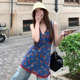 法式复古碎花吊带V领气质连衣裙女春季2025新款收腰A字显瘦短裙潮