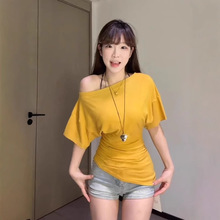 多巴胺辣妹斜肩蝙蝠短袖t恤女夏季2025新款修身显瘦褶皱收腰上衣