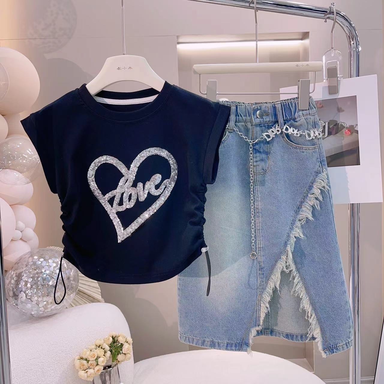 Girls' Summer Outfit 2026 New Stylish Sequin Heart Short-Sleeve Top with Denim Skirt Two-Piece Set Trendy