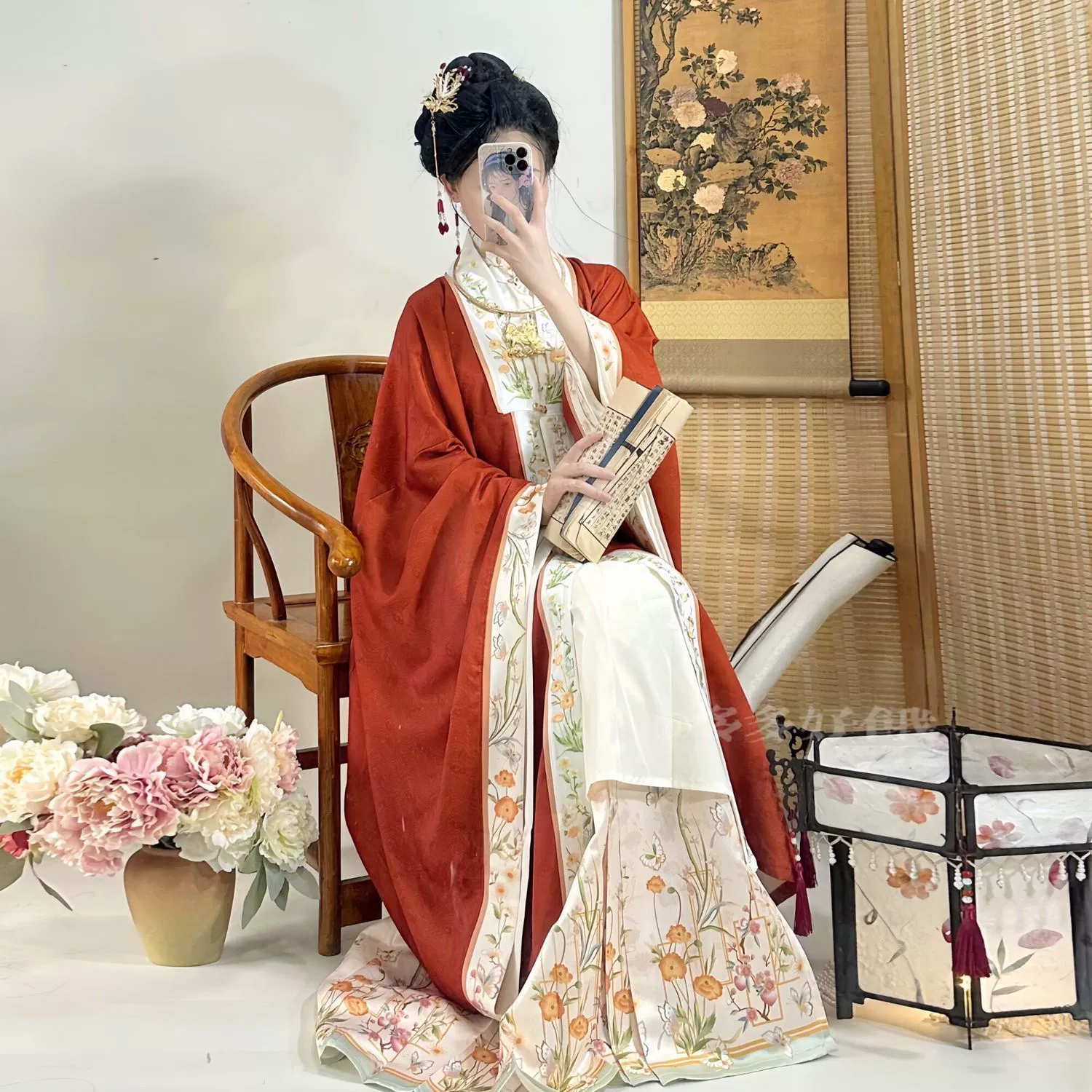 Оригинальный женский Hanfu от Li Huagetin с воротником-стойкой, длинным халатом на пуговицах спереди с вышивкой и юбкой-мамиан для повседневной носки осенью и зимой.