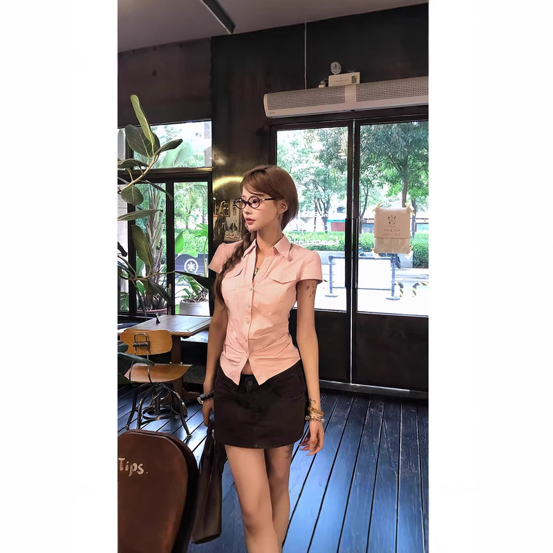 American Retro Plaid Thin Shirt, Perfect for Summer, Stylish and Slim-Fitting Plaid Short-Sleeve Top American Retro Plaid Thin Shirt, Perfect for Summer, Stylish and Slim-Fitting Plaid Short-Sleeve Top