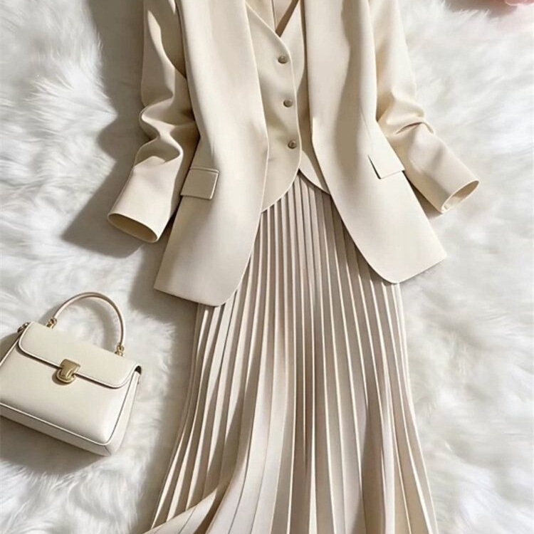 Spring new trendy professional commuter suit skirt for women, elegant pleated skirt, slimming jacket, new half-skirt product