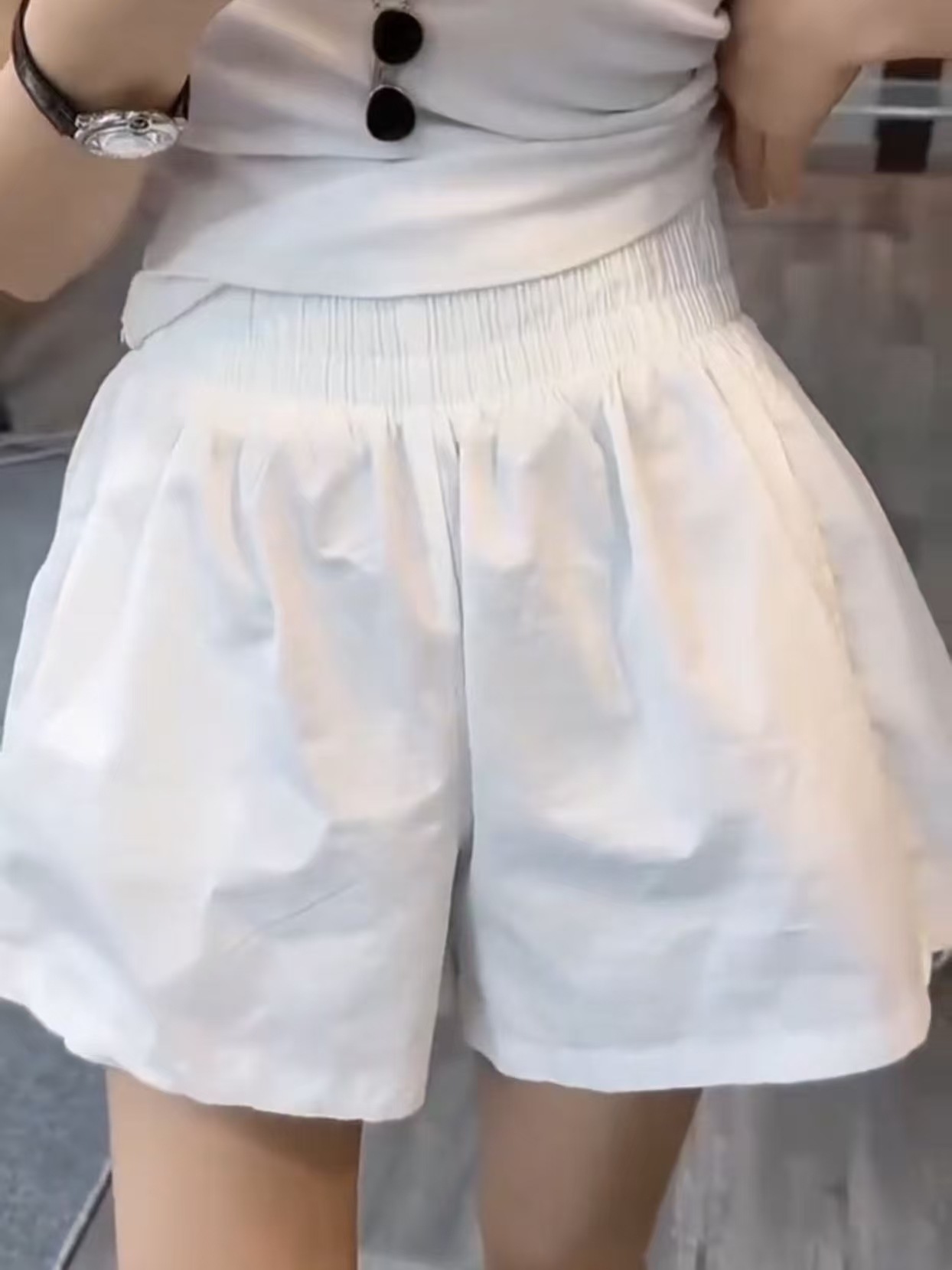 하얀색