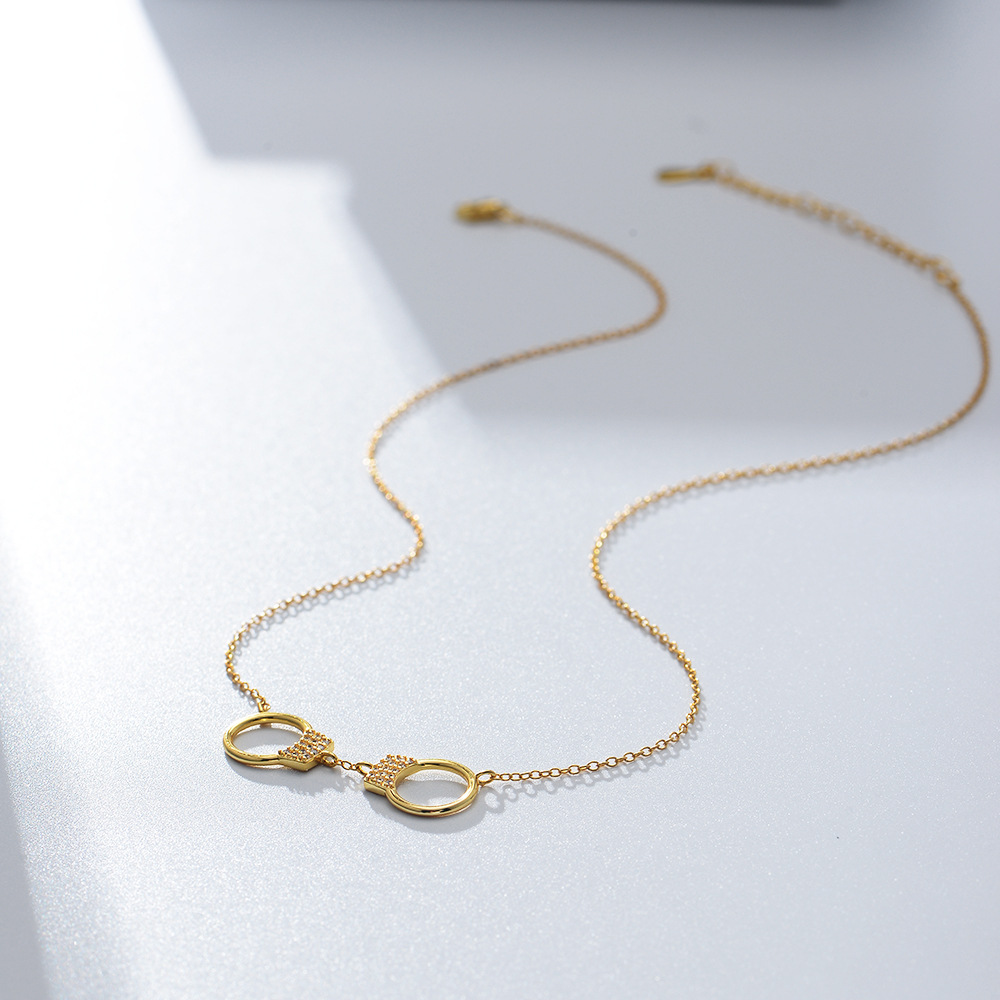 Collar de esposas incrustadas en diamantes de plata esterlina s925 para mujeres europeas y americanas retro internet celebridad ins moda hip hop estilo frío colgante cadena de clavícula