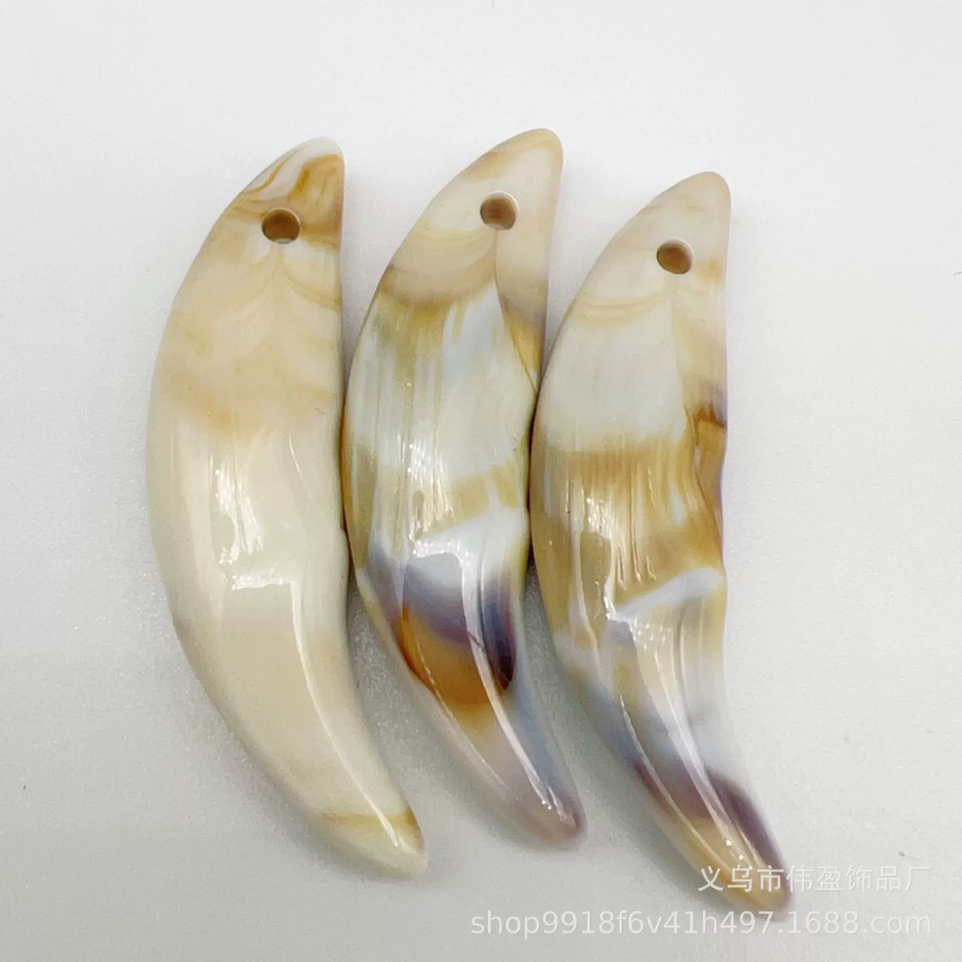 现货批发塑料牙齿挂件 狼牙吊坠狗牙坠子diy饰品手链配件