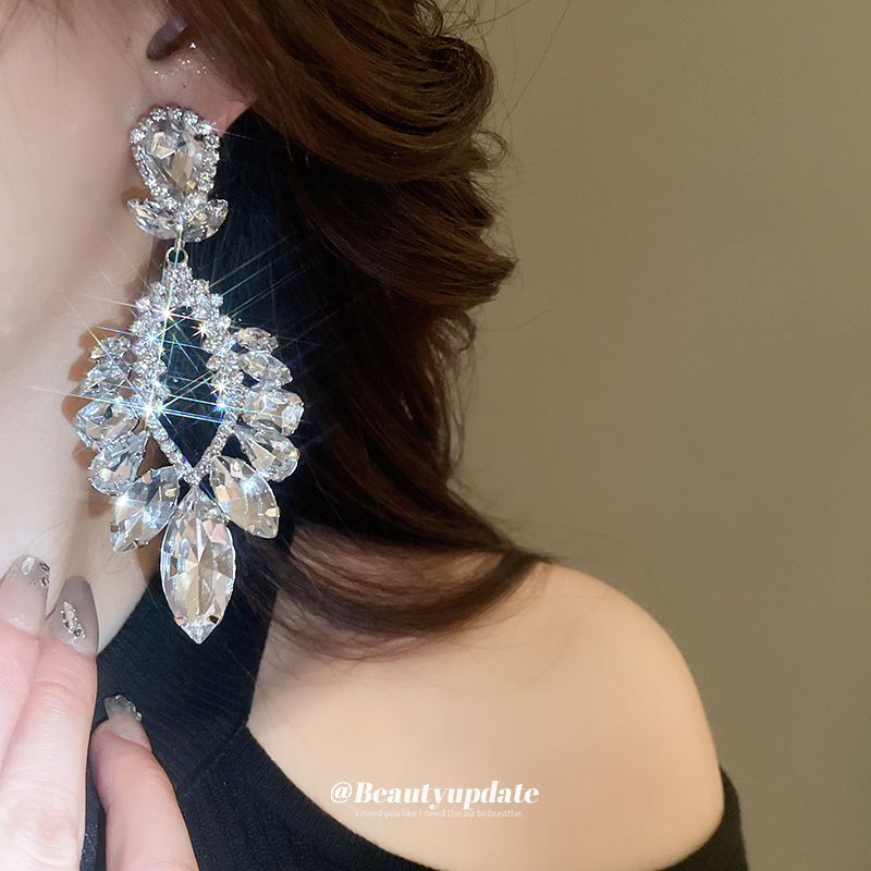 Pendientes de gota de agua en forma de diamante con aguja de plata, personalidad de nicho femenina, pendientes exagerados, pendientes de temperamento de moda, lujo ligero, sentido de alta gama