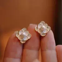 Классические Винтажные серьги с пресноводным жемчугом с камелией для женщин 4-5 мм с маленьким жемчугом, простые универсальные серьги, натуральный жемчуг