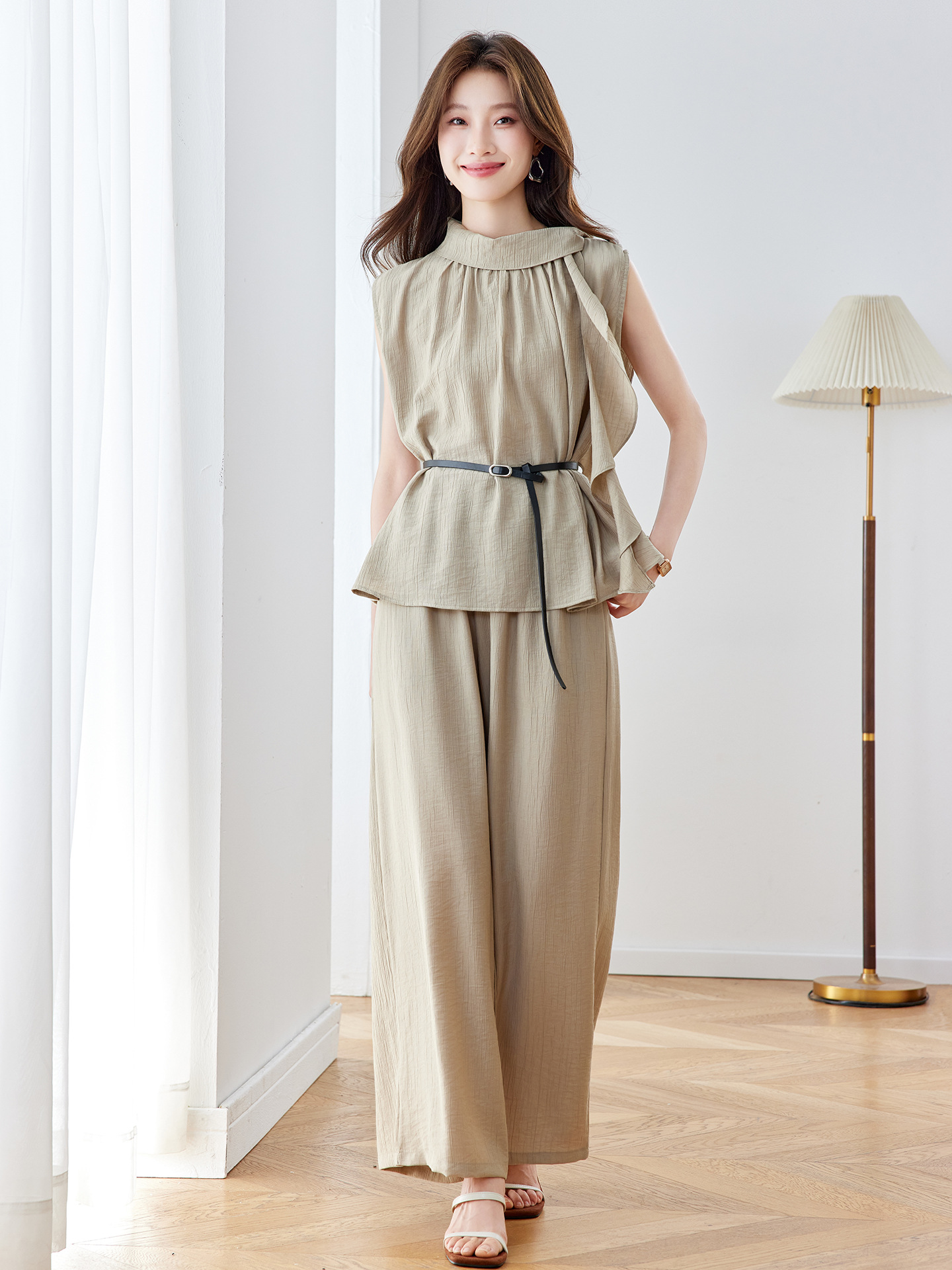 Bộ quần áo nữ hai mảnh áo sơ mi không tay phối quần ống rộng có thắt lưng — Xanh lông mòng đen, màu kaki