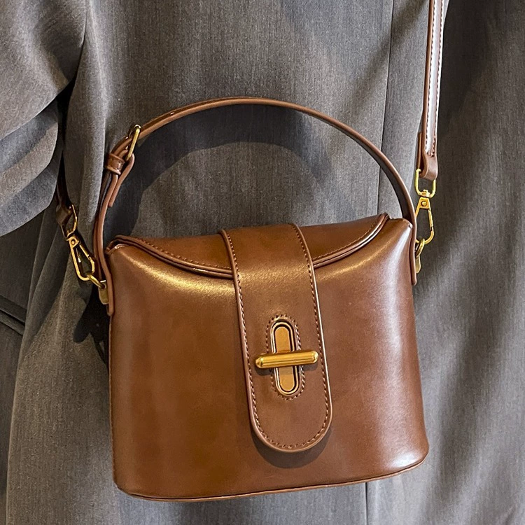 Retro shoulder bag, demi-season one-shoulder bag to go out, high-quality style