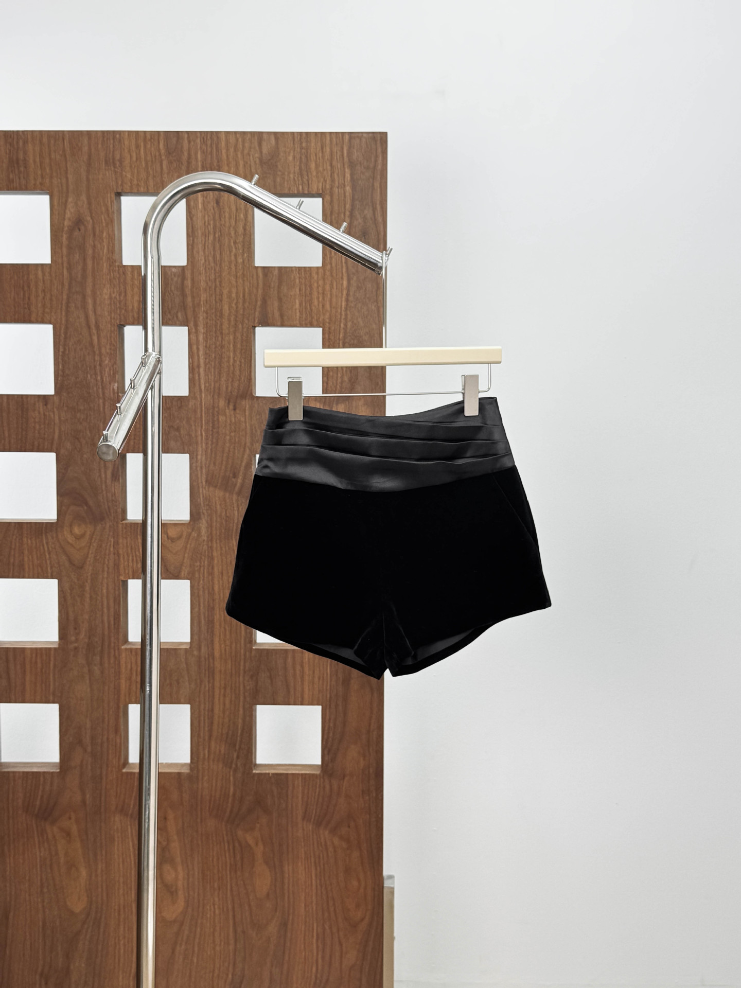 2024aw otoño y invierno nuevo estilo de espectáculo de veludo antiguo abrigo de costura de cintura alta conjunto de pantalones cortos delgados