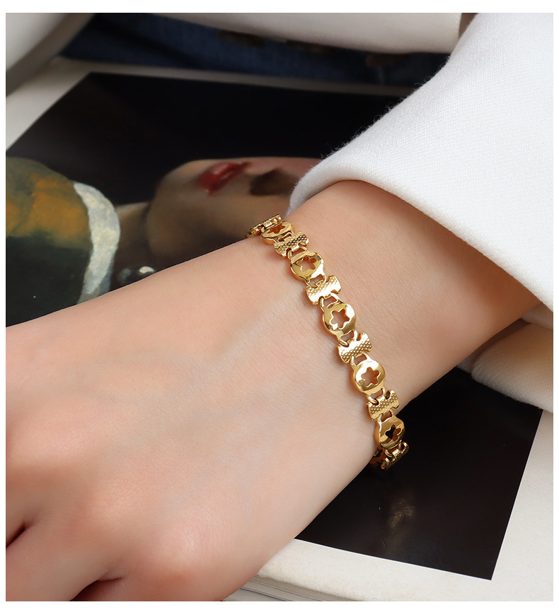 Bracelet Tendance En Or 18 Carats En Acier Au Titane Avec Chaîne Épaisse Géométrique En Forme D&#39;étoile Européenne Et Américaine display picture 2