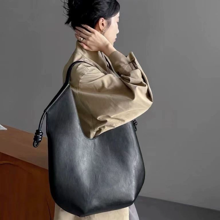 Summer capacious minimalistic one-shoulder bag