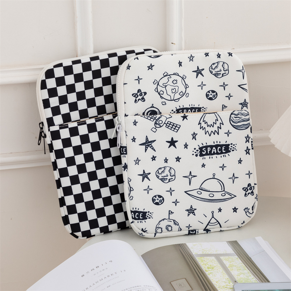 Korean style checkerboard fleece-lined iPad shockproof case for 11-inch, 13.3-inch, and 14-inch laptops.