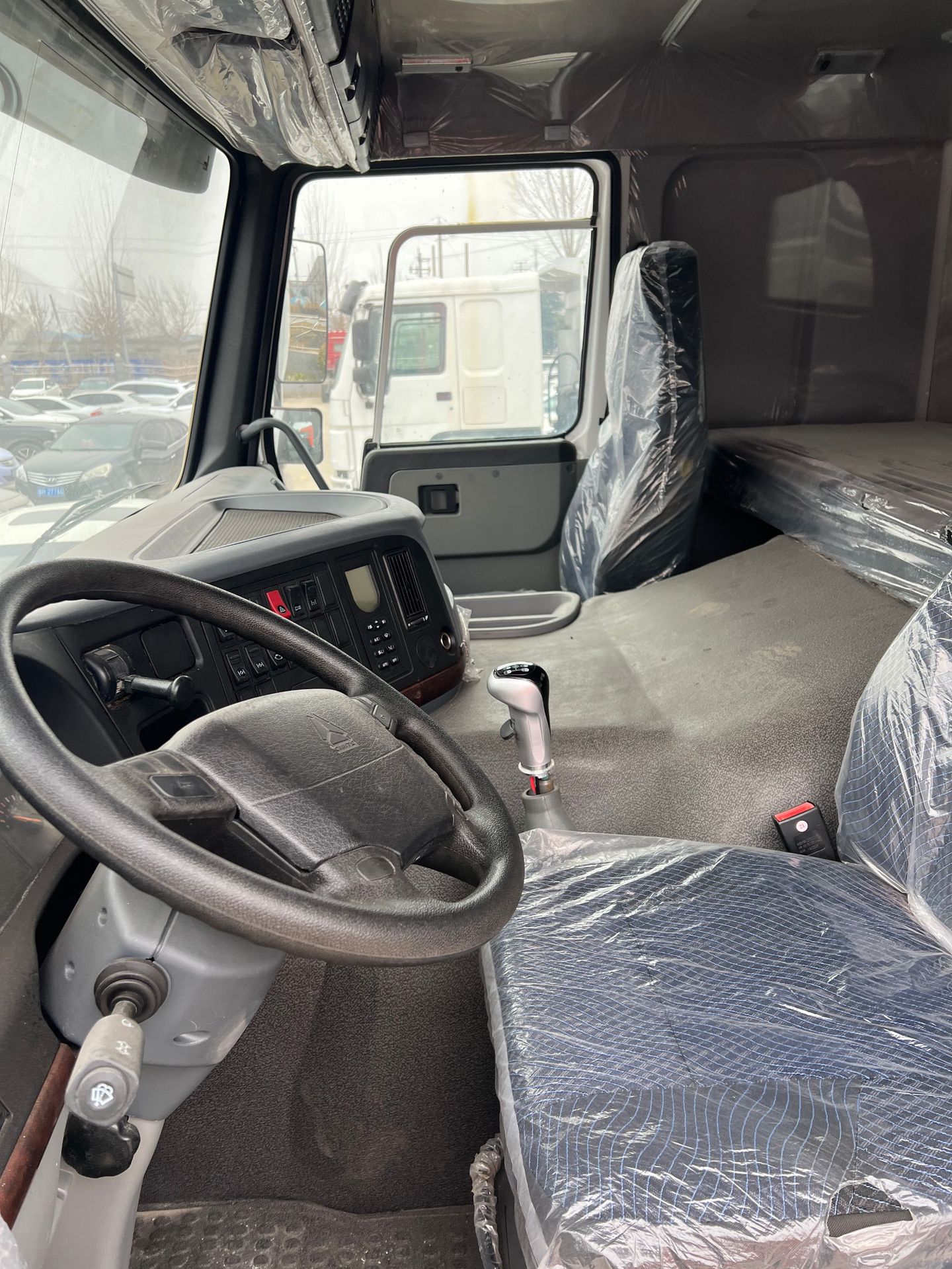 Overseas Export of African Heavy-Duty Howo Dump Trucks, Howo Engineering Dump Trucks, Howo Tow Trucks, Dump Trucks, and Trailers