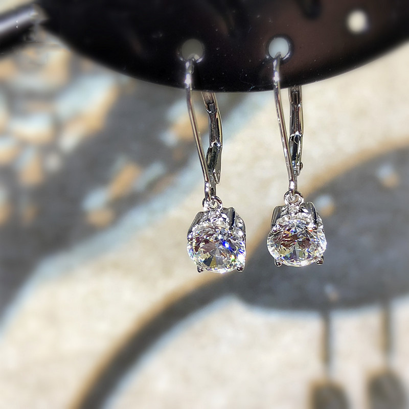 라이브 소스 AliExpress 모방 moissanite 4 발톱 기질 귀 클립 사교계 귀걸이 귀걸이 지르콘 귀걸이 여성