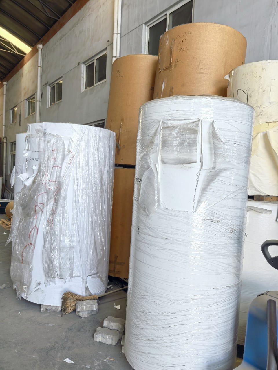 厂家现货牛皮纸 白牛皮纸供应 适合制袋纸袋 防潮隔层用纸 离型纸