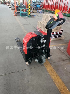 Outdoor electric truck, ground cow, construction site, moving brick rubber tire
