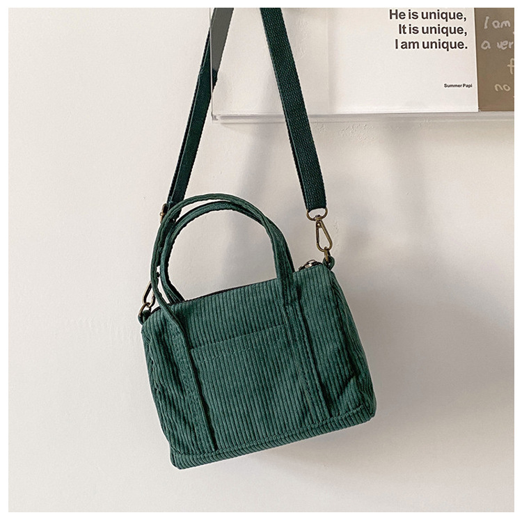 Women's Small Canvas Solid Color Basic Streetwear Cylindrical Zipper Shoulder Bag Handbag Crossbody Bag display picture 5