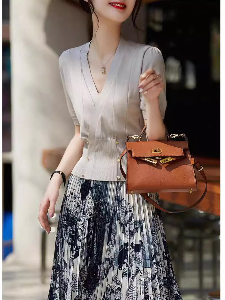 Áo thun nữ tay ngắn cổ chữ V kiểu quấn Pháp chất liệu tơ tằm dệt kim — màu xanh