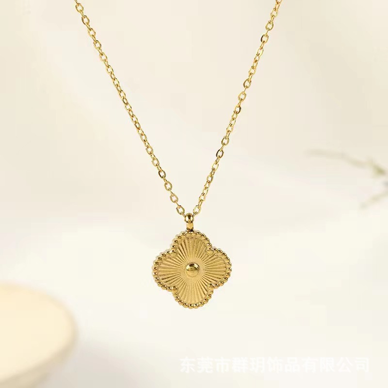 Preservar el color que no se desvanece collar de trébol de la suerte pulsera pendientes de tres piezas de oro de titanio collar de acero ins