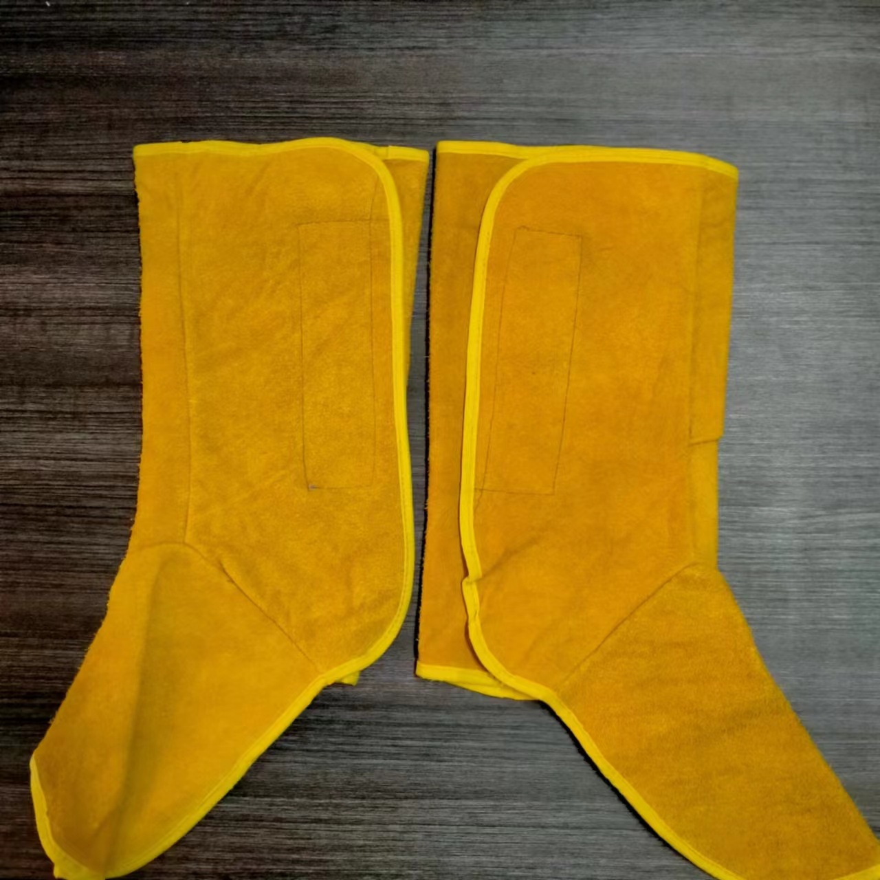 长牛皮电焊护脚二层皮加大魔术贴焊工护脚翻毛皮耐烤防烫隔热护脚