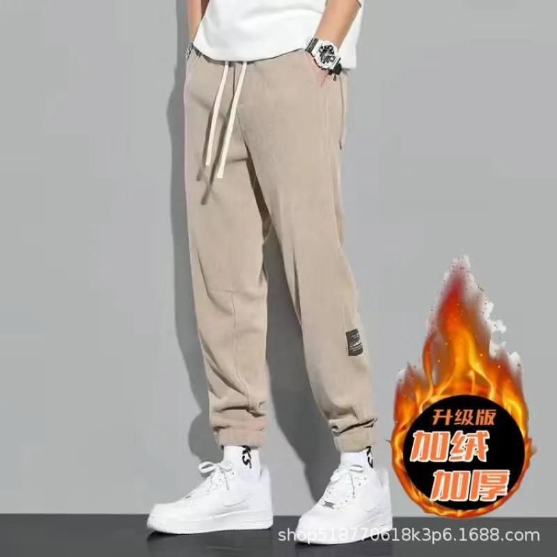 Pantalones deportivos de pana forrados de lana para hombres estudiantes de otoño e invierno Pantalones deportivos de estilo coreano pantalones sueltos atados al tobillo pantalones casuales versátiles para hombres