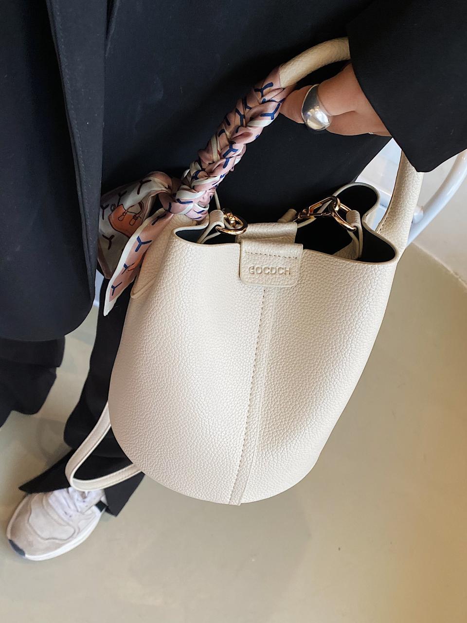 Bolso de cubo de mano de estilo explosivo transfronterizo 2025 nuevo bolso de hombro de tendencia simple popular bolso de mensajero de alta gama súper caliente