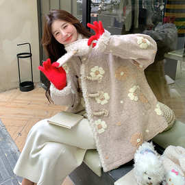 立体花朵羽绒服羊羔毛外套女2025冬季新款设计感减龄百搭毛呢上衣