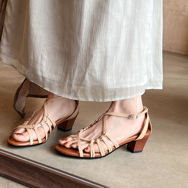 French Retro Woven Sandals for Women's Outer Wear 2025 Design Thick Heel Open Toe High Heel Roman Shoes with Straps for Wide Fat Feet