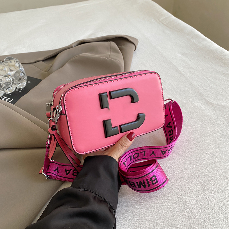 Bolso de hombro transfronterizo tendencia de moda femenina casual todo-fósforo teléfono móvil pequeño bolso cuadrado al por mayor cinturón de hombro ancho bolso de mensajero de color sólido