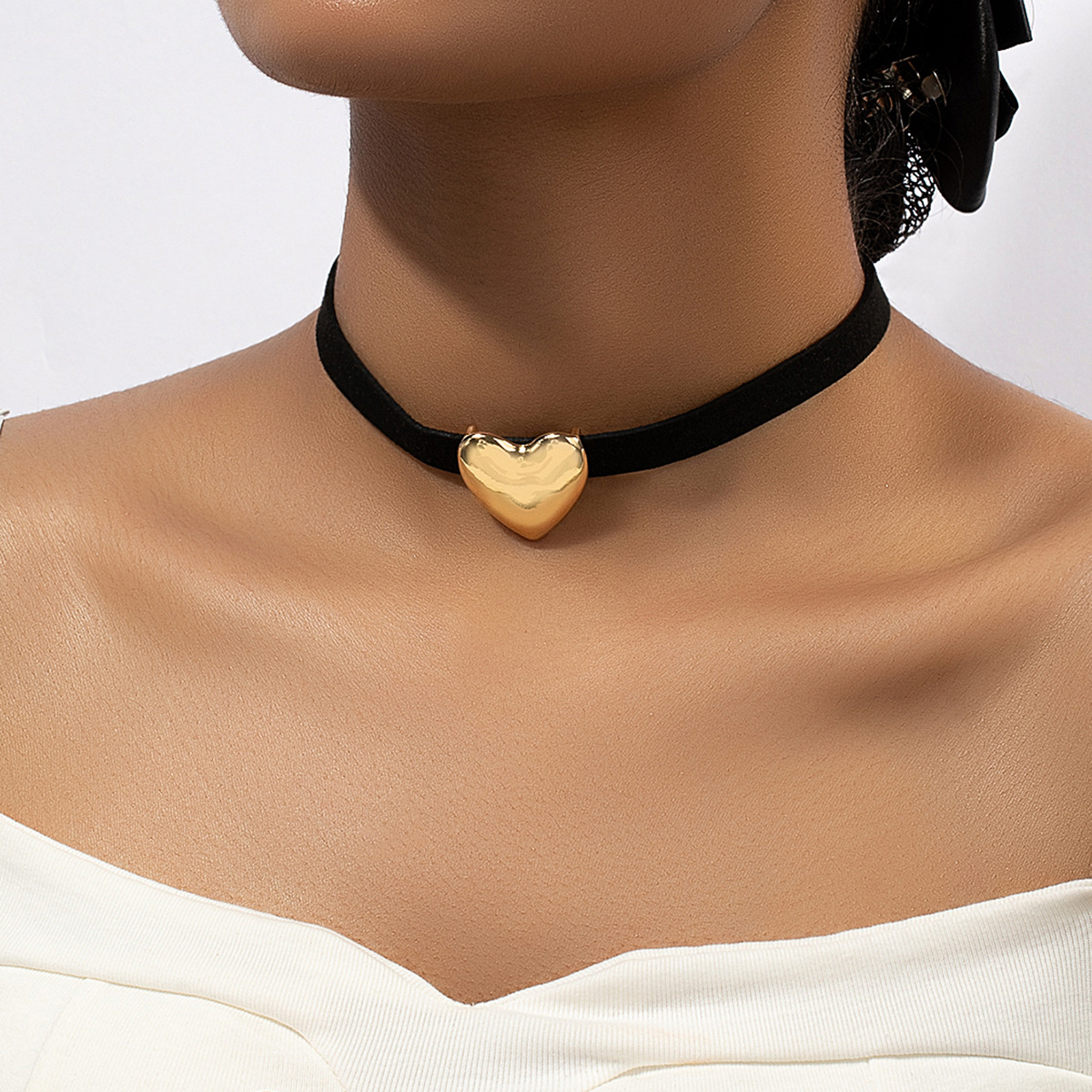 Fashionable retro elegant black necklace
