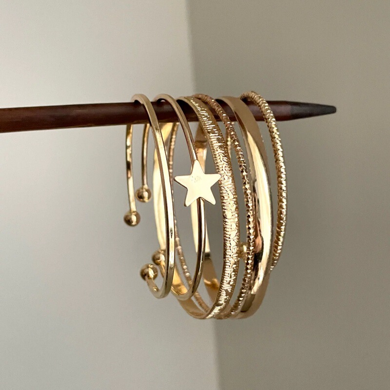 Vintage Gold Star Bracelet Y2K Millennium Hot Girl Multi-Layered Stackable Bracelet with a Stylish Design and Versatile Jewelry