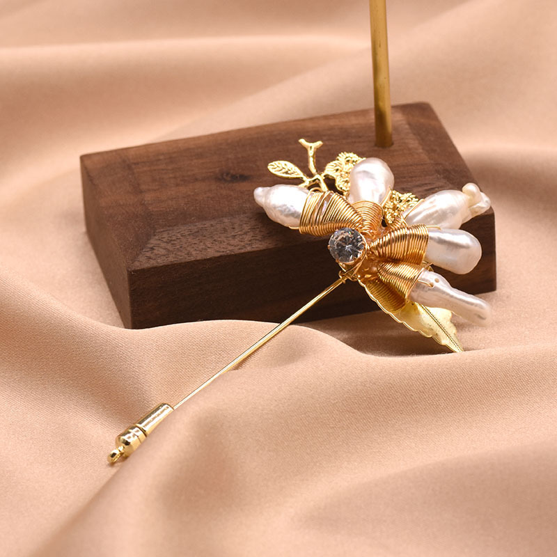 Broche de perlas naturales con borlas de bambú marino y flores, moda de alta gama, redondo y exquisito, broche de perlas estilo Chanel de alta calidad para mujer.