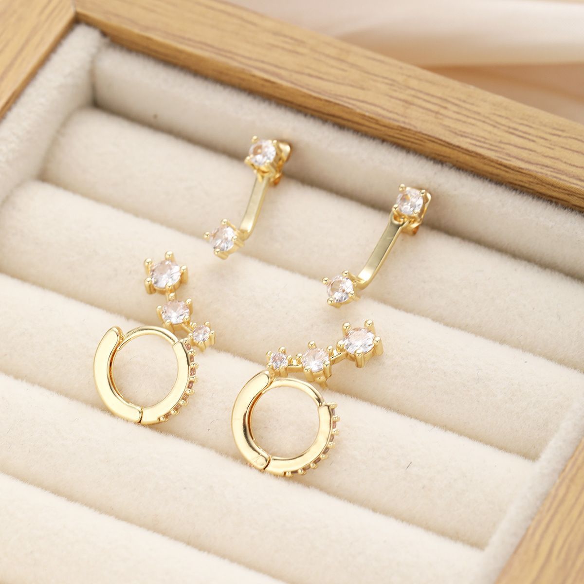 Set di orecchini da donna in rame con zirconi, eleganti e lussuosi, composto da 3 pezzi._voghion.com