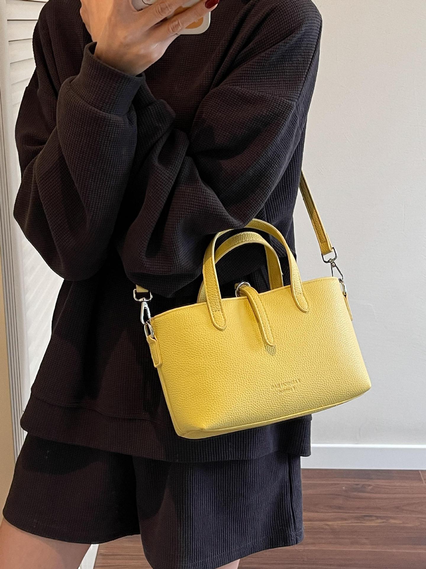 Bolso de mano simple de comercio exterior para mujer 2025 nuevo bolso de hombro de color sólido de todo fósforo bolso de mensajero de textura de moda popular