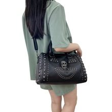 朋克风新款欧美手提包时尚潮流铆钉骷髅头压花黑色单肩女包斜挎包