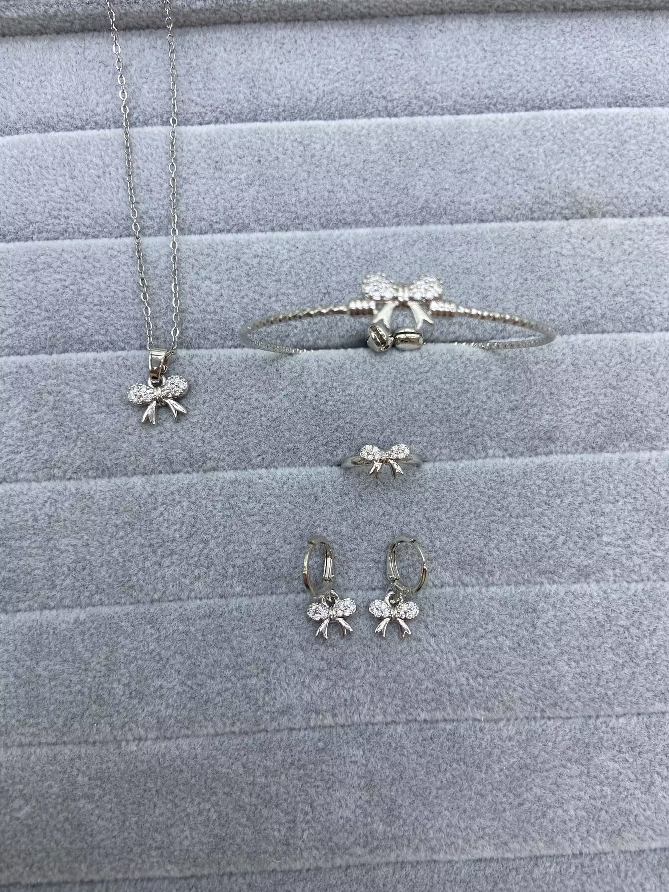 Juegos de joyería para niños mariposa cereza Mickey cobre oro zircon anillo pendientes brazalete collar joyería conjunto de cuatro piezas image 9