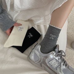 秋冬のバレエ風の蝶結びのレースの中で筒の靴下の子供の日系のiuの風はメアリーの珍の小さい靴を配合して靴下を積みます。